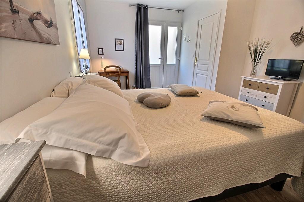 Logis Du Lievre D'Or Bed and Breakfast Montbazon Eksteriør billede